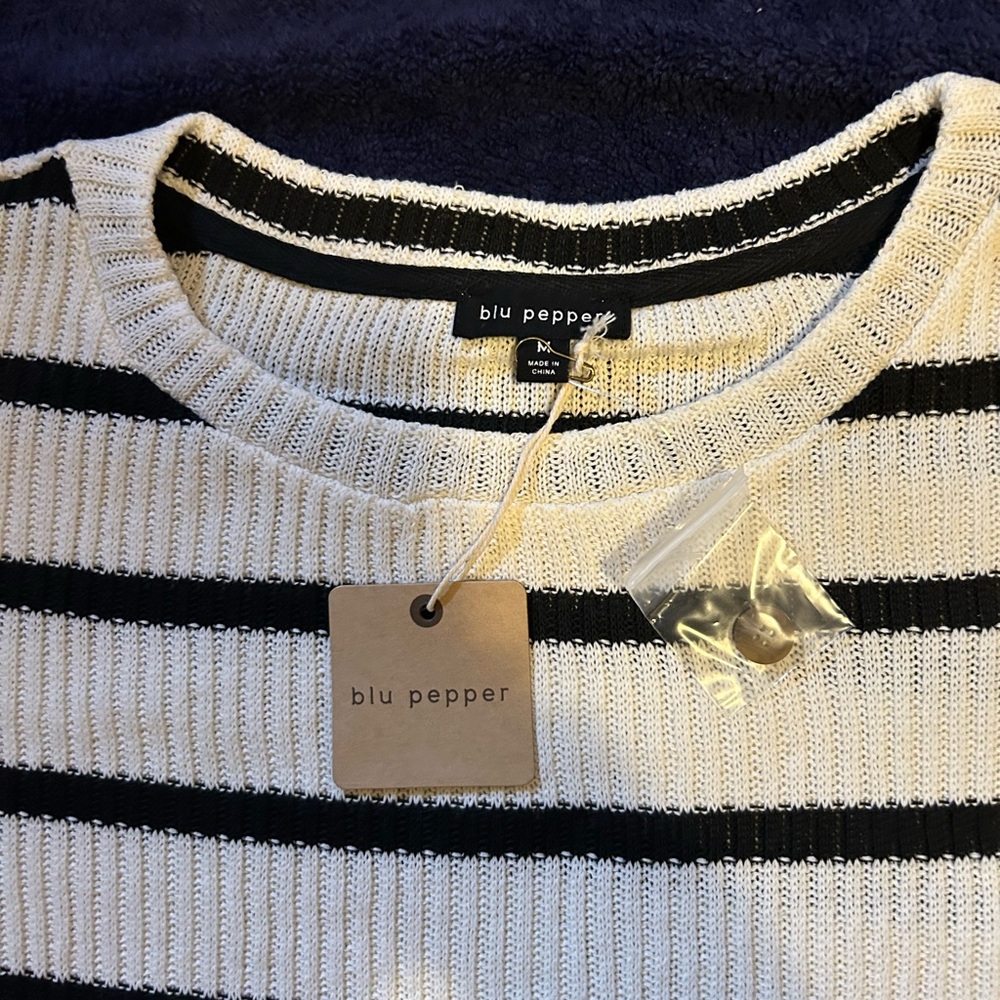 Blu Pepper



Striped Crewneck Sweater